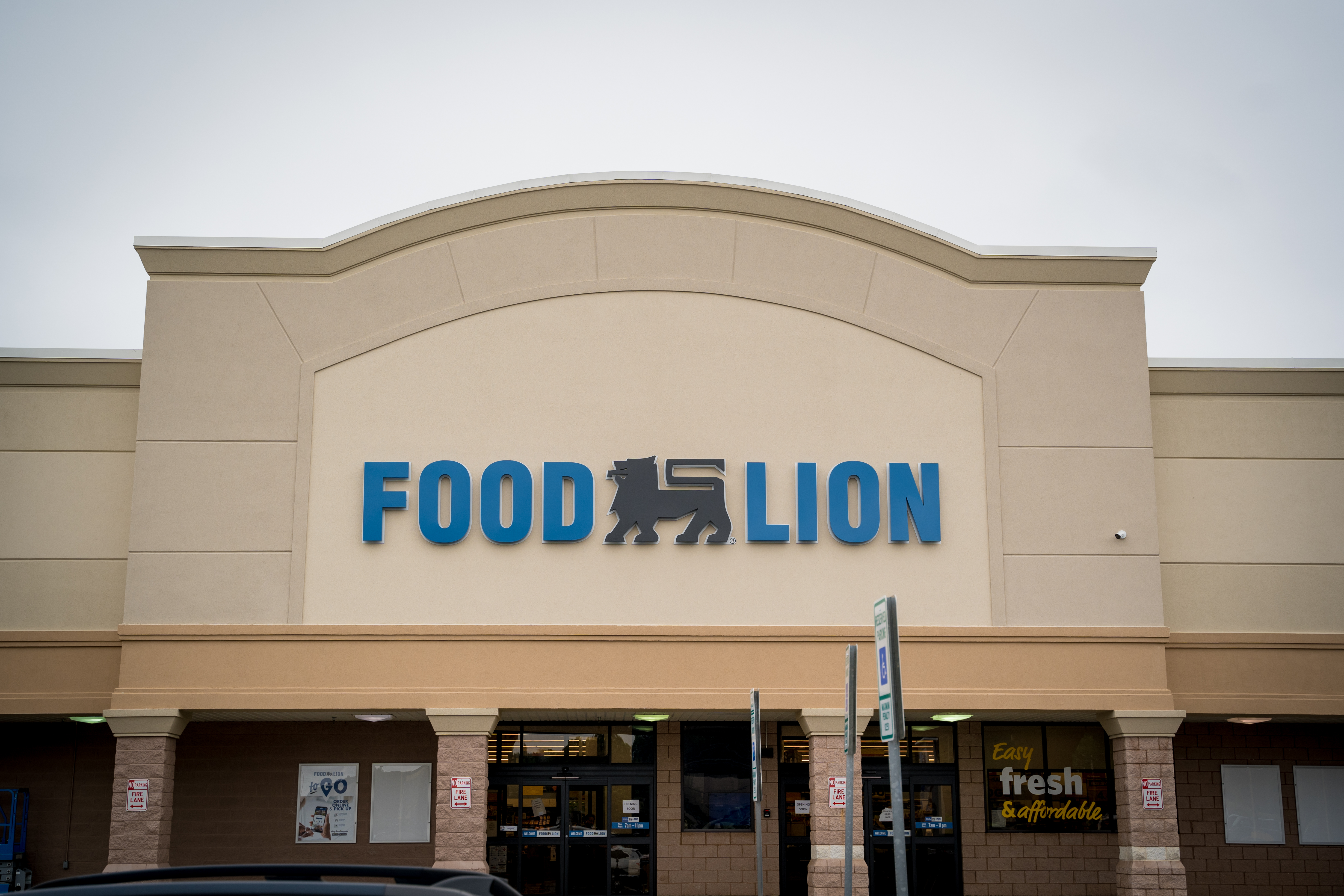 Food Lion Opens New Morganton N C Store Food Lion Llc [ 3887 x 5830 Pixel ]