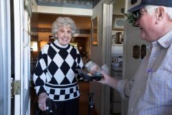 Food Lion Feeds to Donate 5,000 Meals for Seniors